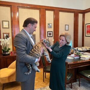 Edgard Zapashnyy Instagram - В кабинете Министра Культуры России Ольги Борисовны Любимовой.

With the Minister of Cultures of Russia Olga Lyubimova.

#любимова#запашный#роджер#правительстворф #министркультуры #россия #russia #ministerofculture #madeinrussia