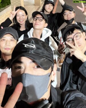 Edison Song Instagram - 海上對鏡與快樂小狗
