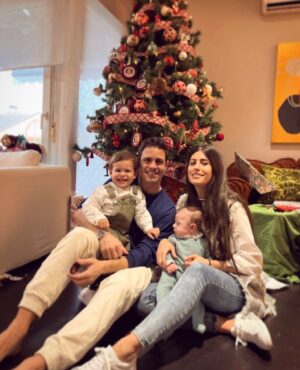 Edu Aguirre Instagram - ✨Feliz Navidad✨ de parte de la familia Aguirre Martinez♥️ Os deseamos que todos vuestros deseos se cumplan. Un beso enorme, sobre todo para todas aquellas personas que lo estén pasando mal…♥️