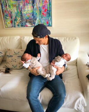 Edu Aguirre Instagram - Amor de tío ❤️👶🏼👶🏼
Borja y Bosco