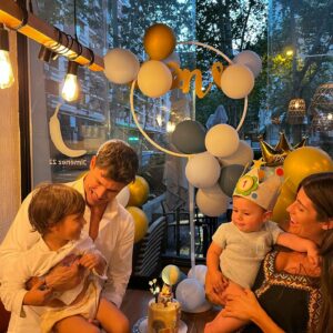Edu Aguirre Instagram - Desde el primer día lo supe…No existe camino si lo hago sin ti. Lo que un día soñamos ahora lo hemos logrado… escribimos la historia que está por venir.
Feliz cumpleaños al motor de esta familia, al amor de mi vida y la mejor madre del mundo❤️
@julia_mmsalmean