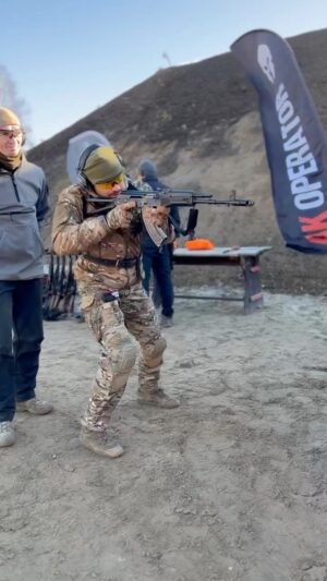 Eduard Vartanyan Instagram - Стрелять не умею, но очень люблю😎
Ребята из @risk_training_day профессионалы своего дела👊