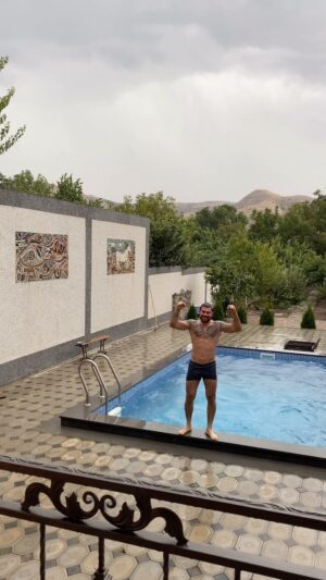 Eduard Vartanyan Instagram - Купаться в дождь, самый кайф😎