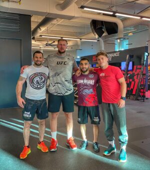 Eduard Vartanyan Instagram - На районе😎