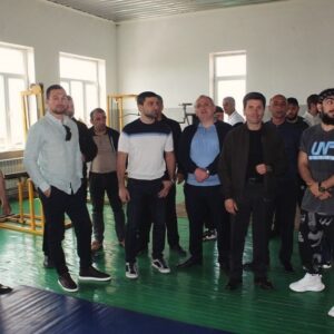 Eduard Vartanyan Instagram - Открытие спортивной площадки в городе Варденис. 
Мы были приятно удивлены вниманием и реальным запросом к занятию спортом, со стороны местного населения. Это очень радует и вдохновляет, учитывая тот факт, что Варденис находится на границе в неспокойное время. 
Людям нужна инфраструктура и внимание к их проблемам. 
Наша команда работает не только над созданием условий для занятий спортом, но и над патриотическим воспитанием, так как площадки посвящены воинам, которые погибли во время войны.✊️ @azatutyun.fund 

Սպորտային հրապարակի բացում Վարդենիս քաղաքում։

Մենք հաճելիորեն զարմացած էինք բնակիչների ուշադրությունից և սպորտով զբաղվելու իրական պահանջից։ Դա անչափ ուրախացնում և ոգևորում է, հաշվի առնելով այն հանգամանքը, որ Վարդենիս քաղաքը գտնվում է սահմանին այս անհանգիստ ժամանակներում։ Մարդկանց անհրաժեշտ են ենթակառուցվածքներ և ուշադրություն իրենց խնդիրների նկատմամբ։ Մեր թիմը աշխատում է ոչ միայն սպորտով զբաղվելու համար պայմաններ ստեղծելով այլ նաև հայրենասիրական դաստիարակությամբ, քանզի բոլոր սպորտհրապարակները նվիրված են պատերազմում ցոհված մեր հերոսներին։BB