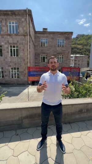 Eduard Vartanyan Instagram - Друзья, всех приветствую! Сегодня мы открыли шестую спортивную площадку в городе Капан. Спортивные площадки дают возможность любому желающему прийти и заниматься спортом, тем самым становиться сильнее для себя и для своей Родины. 

Мы считаем, что это работа должна быть системной и вестись в нескольких социально важных направлениях, поэтому хочу с радостью вам сообщить об открытии нашей общественной организации и фонда «Азатутюн», который будет объединять всех желающих, кто также хочет развивать и создавать лучшие условия для жизни в Армении.

Подписывайтесь на официальные ресурсы фонда и следите за новостями, постепенно мы будем информировать о наших проектах, в которых вы сможете поучаствовать.

Ընկերներ, ողջույն:
Այսօր մենք բացեցինք թվով չորրորդ սպորտային հարթակը՝ Կապան քաղաքում։ Սպորտային հարթակները հնարավորություն են տալիս մարզվել բոլոր ցանկացողներին, այդպիսով ուժեղանալ և ուժեղացնել սեփական հայրենիքը։

Մենք կարծում ենք, որ այդ աշխատանքը պետք լինի համակարգված և իրականացվի մի քանի սոցիալական ուղղությամբ, հենց այդ նպատակով էլ ուրախությամբ ուզում եմ հայտարարեմ մեր՝ «Ազատություն» նորաստեղծ հասարակական կազմակերպության և ֆոնդի բացման մասին, որը կմիավորի բոլոր ցանկացողներին և գաղափարակիցներին, որոնք նույնպես հետաքրքրված են Հայաստանում կյանքի որակի բարձրացման և պայմանների զարգացման խնդրով։

Բաժանորդագրվեք մեր կազմակերպության պաշտոնական ռեսուրսներին և հետևեք նորություններին։ Մենք պարբերաբար տեղեկացնելու ենք մեր ծրագրերի մասին, որոնցում դուք կկարողանաք մասնակցել։