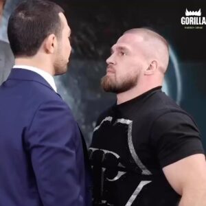 Eduard Vartanyan Instagram - 💥Битва взглядов финалистов гран-при АСА.

Амбассадор @GorillaEnergy Эдуард Вартанян и Артем Резников провели битву взглядов в преддверии финального боя самого популярного российского гран-при в легком весе.

Поединок состоится 16 июня на территории Сочи. 

Поддержим Эдуарда! Нам нужна эта победа!

#Единоборства #АСА #ММА