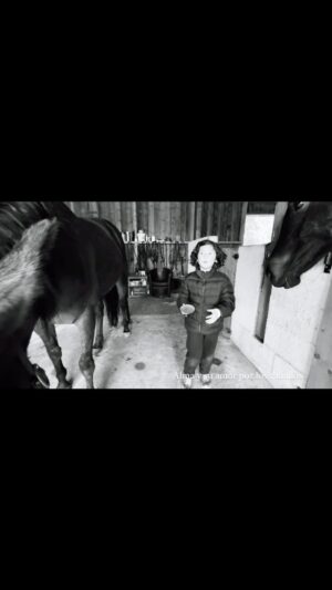 Eduardo Fuentes Instagram - En vacaciones llegamos a quedarnos a una residencia con establos. Así que a Alma que le han dicho… ama los caballos.