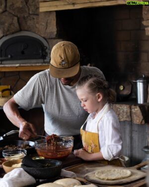 Eduardo Garcia Instagram - Pizza was the first dish I was taught to make at 15 years old @chico_hot_springs 

In this episode I teach my family how to make and celebrate pizza! 

This episode was a moment in time I will never forget. My love of wild foods, Fire cookery and cooking with family all in one bite. 

I hope you love it! 

Family Pizza Party! Episode 2 airs tomorrow on @magnolianetwork @discoveryplus 
#bigskykitchen 

📸 : @lindseymulcare 
Guests: @danimal1010 @beccaskinner @aeriel.fanuzzi #michael