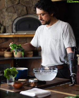 Eduardo Garcia Instagram - Pizza was the first dish I was taught to make at 15 years old @chico_hot_springs 

In this episode I teach my family how to make and celebrate pizza! 

This episode was a moment in time I will never forget. My love of wild foods, Fire cookery and cooking with family all in one bite. 

I hope you love it! 

Family Pizza Party! Episode 2 airs tomorrow on @magnolianetwork @discoveryplus 
#bigskykitchen 

📸 : @lindseymulcare 
Guests: @danimal1010 @beccaskinner @aeriel.fanuzzi #michael