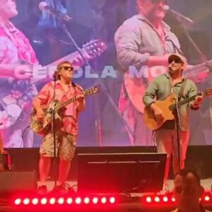 Eduardo Madeira Instagram - CEBOLA MOL no @rockinriolisboa
ABSOLUTAMENTE ÉPICO
Enchente para ouvir velhos hits como JÓLI, Maradona, Pessoal do Meu Bairro, Paulada nos Queixos, Libertem o Pacote Laboral, etc.
@salvoerro @tocarvalho1 @showbees @milkandblackdigital #superbockdigitalstage