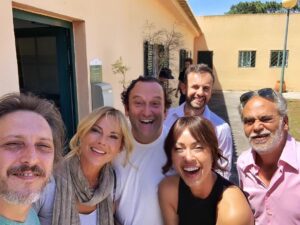 Eduardo Madeira Instagram - VIVE E DEIXA ANDAR
Terceira semana de Rodagem.
@filbox_cinema @miguelcadilhe @salvoerro @oceanabasilio @_deboramonteiro_ @joaopaulorodrigues.oficial
#viveedeixaandar