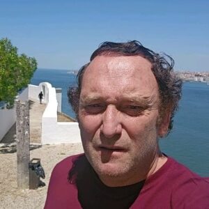 Eduardo Madeira Instagram - VIVE E DEIXA ANDAR
A vida é isto. É cinema e tal.
@filbox_cinema @miguelcadilhe @nunodiogo
#viveedeixaandar