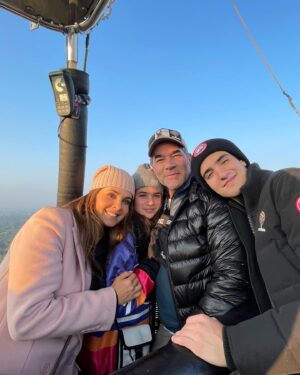 Eduardo Santamarina Instagram - Mis cinco sentidos devorando momentos como estos,dándole las gracias a Dios por la Familia a la cual pertenezco,orgulloso me hacen sentir todos y cada uno ,faltaron Edu/Robert físicamente,pero siempre están en mi corazón….. así q como dice la canción”Grax a la Vida que me ha dado tanto….”🙌❤️💯🤪