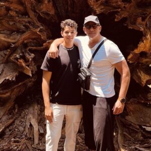 Eduardo Santamarina Instagram - Aquí con uno de mis gallos,Te Amo Robert,me siento muy orgulloso de ser tu Padre,Keep Walking💯❤️👊