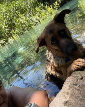 Eduardo Santamarina Instagram - Una refrescadita no le cae mal a nadie……🥵🤗💯