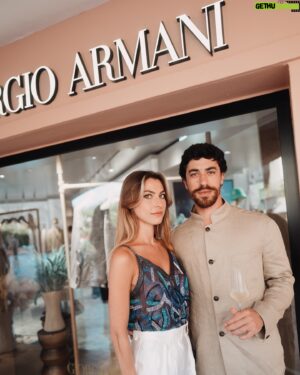 Eduardo Scarpetta Instagram - grazie grazie grazie @giorgioarmani 

@riccivej 
@hotelcaladivolpe 
@othersrl 
@vaneboz 
@la_sara_kane 
@_sydneysibilia_ 
@barbara_ronchi_ 
@gretascarano 
@lorena.marinoni 
@giannichiffi 
@aletedeschi80 
e il piccolo Giovanni

foto di @lucaspossiede