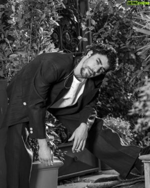 Eduardo Scarpetta Instagram - grazie

per @manintownofficial 
foto di @davide_musto 
make up @vincent_parisi 
ufficio stampa @othersrl 
location @palazzodama 

@la_sara_kane 
@vaneboz 
@volver.actor