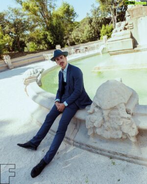 Eduardo Scarpetta Instagram - grazie @fabriqueducinema 

fotografa @robertakrasnig 
assistenti @paywiine @elisamallamaci 

stylist @stefaniasciortino 
assistente @giulia.laface 

hairstylist @adrianococciarelli per @harumi_roma 

make-up @ilaria.dilauro per @idlmakeup 
assistente @eleonorav_makeup 

prodotti per capelli @bodyesunsrl @schwarzkopfpro 

abiti @paulsmithdesign @giorgioarmani 
@sandroparis 

location @satyrusbar 

ufficio stampa @othersrl