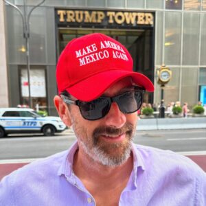Eduardo Videgaray Instagram - Ya está la gorra Make America MEXICO Again!! #MaMa @shop.raissa