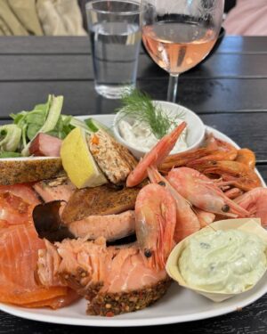 Edward Blom Instagram - Härlig lunch på @olandsfiskarn