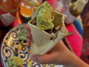Edward Blom Instagram - En regnig sommardag anordnar man Tacomiddag med Mariachi-musik. Mexikanska chips, mexikansk läsk, refried beans, kaktus på burk, chili, salsas, riven gräddost, Margareta m.m. #taco  #mexicanfood  #texmex