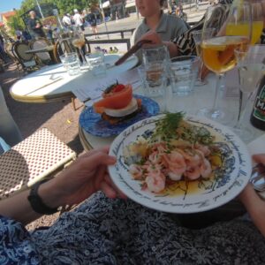 Edward Blom Instagram - En härlig lunch med syster och svåger på underbara Två små svin.