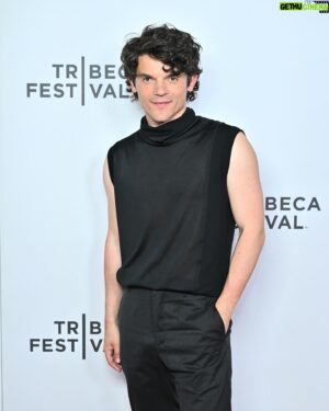 Edward Bluemel Instagram - Me and a lot of people I love showing the world My Lady Jane at @tribeca - swipe across to find out if the turtleneck had sleeves or not

Styling: @felicitykay 
Grooming: @ekagrooming 
Loving girlfriend: @marybethbarone