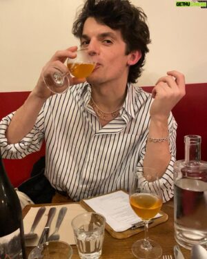 Edward Bluemel Instagram - shittin on ‘em in the discotheque, call that a merde on the dancefloor 😩😩😩
