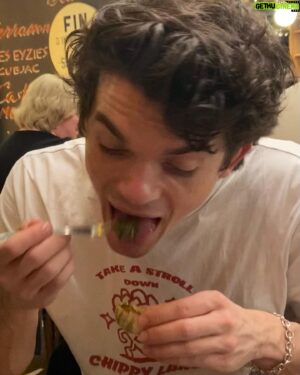 Edward Bluemel Instagram - shittin on ‘em in the discotheque, call that a merde on the dancefloor 😩😩😩