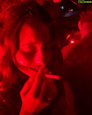 Edward Bluemel Instagram - shittin on ‘em in the discotheque, call that a merde on the dancefloor 😩😩😩