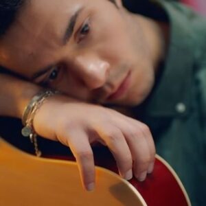 Efekan Can Instagram - Murat Cabbar… Bu Pazar saat 20.00 da bizimle olanları görelim bakalım yorumlarda 🫠 @foxturkiye @pastelfilmtv @yazsarkisidizi #YazŞarkısı