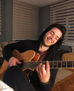 Efekan Can Instagram - Nerede nasıl mutluysak 🎶