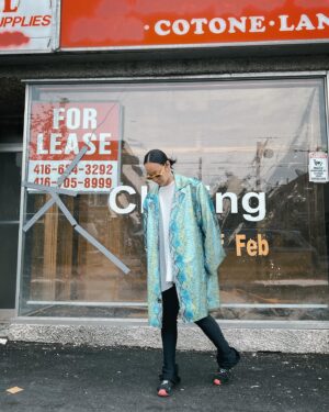 Egghead Chao Instagram - 多倫多的夏天絕對是最棒的🥹

Outerwear- @plateau_studio 
Sunglasses- @loewe 

#eggheadchao #toronto #summer