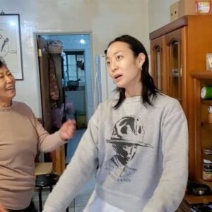 Egghead Chao Instagram - 今年的過年不能再更團圓了。
能跟真心相對真心愛的家人們相聚在一起，真的是一件很幸福的事。
覺得滿足也慶幸還有這麼樣的一個家族在，我是幸福的🥹

2024又是一尾活龍！🐉

#eggheadchao #happynewyear #yearofthedragon #2024
