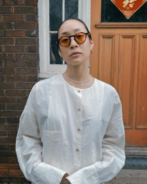 Egghead Chao Instagram - 我最喜歡的台灣眼鏡品牌 @sybaris.sunglasses 
完全符合亞洲人的臉型輪廓，再也沒有只能欣賞外國人戴的問題了。
鏡框跟鏡片到選色的質感之好，難得一見把各方面都顧到的，
出門除了保護你的靈魂之窗外，造型上也是給你顧條條。
📸 @chloexshia 
#eggheadchao #sunglasses #sybarissunglasses