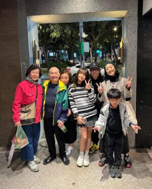 Egghead Chao Instagram - 平安健康快樂老去。
意外的團圓 的一年，是好的開始。
#eggheadchao #224