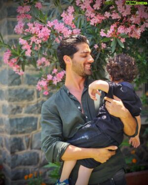 Ehan Bhat Instagram - Eid Mubarak! May this special occasion bring joy, peace, and blessings to you and your loved ones. 

#eidmubarak