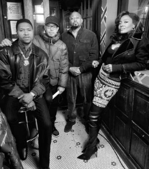 Eif Rivera Instagram - The crew posing for the flashing lights. #SeasonFinaleThursdayMidnight🎥🎬🔥 Love this cast. #Real  @raisingkananstarz @starz