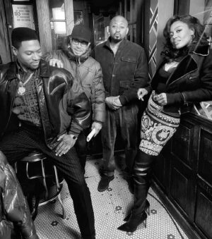 Eif Rivera Instagram - The crew posing for the flashing lights. #SeasonFinaleThursdayMidnight🎥🎬🔥 Love this cast. #Real  @raisingkananstarz @starz