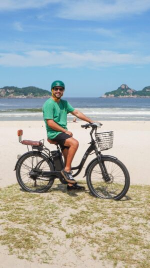 Eike Duarte Instagram - Eike passando aqui pra te lembrar duas coisas:

1- a importância de deixar a manutenção da sua bike em dia

2- que isso pode ser feito em qualquer loja da Lev.

Sim!! Todas as nossas lojas tem oficinas especializadas para fazer do seu caminho sempre a melhor parte.

Ele aproveitou a abertura da nova Lev Olegário para deixar sua e-bike L  pronta para novos caminhos.

E você, tem lembrado de fazer a revisão da sua bike? Conta pra gente se sim e qual loja te ajudou nessa!

‌

🎥: @oricofilm 

‌

#levbicicletas #ebikel #bikeeletrica