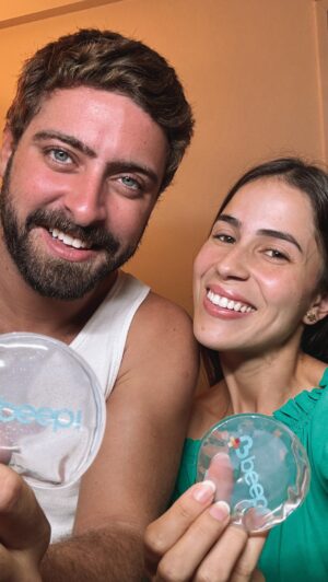 Eike Duarte Instagram - Dia dos Namorados com quiz de casal! 💚

Depois de 7 anos juntos, inovamos nos presentes pra essa data especial. Agendamos nossas vacinas contra HPV com a @beepsaude pra garantir muita saúde no nosso futuro!

E pra vocês garantirem vacinas e exames com desconto no app da Beep, é só usar os códigos:
🏷️ NATALIAVIVACQUA - 15% de desconto em exames e 5% em vacinas e pacotes
🏷️ NATALIAVIVACQUA50 - R$50,00 de desconto na primeira compra