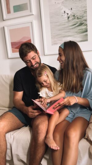 Eike Duarte Instagram - Compramos essas peças lindas na @tiptopbr e ganhamos de presente esse álbum de fotos fofo demais! O Dia das Mães aqui em casa, ficou muito mais especial com a Tip Top! ❤️ 

Aproveitem! Ação válida nas lojas físicas até 20.05
*Confira as informações sobre a ação no Instagram oficial ou na loja mais próxima.