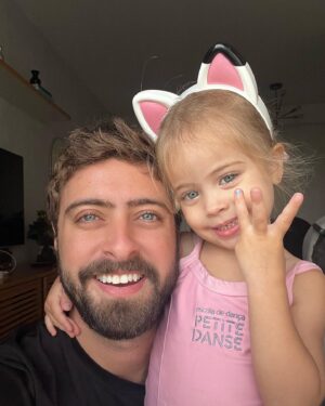 Eike Duarte Instagram - Minha bailarina 🩰 ela ama ir pro balé dela, toda vez é festa 🫶 @petitedanse