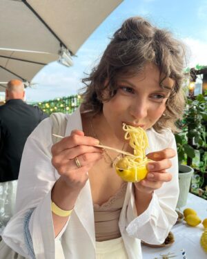Eili Harboe Instagram - Thank you @ellenorge 🍋 !!

Styled by: @sunnivahartgen 
Hair: @amika 
Makeup: @dajanamakeup @caiacosmetics