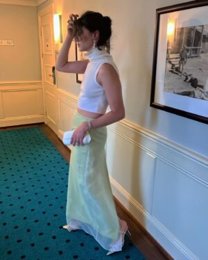 Eili Harboe Instagram - AMANDA 2023

Styled by: @itsalicewang 
Skirt   top: @gauge81_ 
Jewlery: @david_andersen @aur.studio 
Clutch: @serenathebrand 

MUAH: @mettejohrde 

@haugesundfilmfest