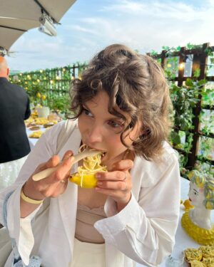 Eili Harboe Instagram - Thank you @ellenorge 🍋 !!

Styled by: @sunnivahartgen 
Hair: @amika 
Makeup: @dajanamakeup @caiacosmetics