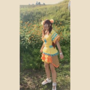 Eimi Naruse Instagram - 【あまりにもアホッぽかったのでお蔵入りした動画をやっぱり上げちゃうのコーナー(ノ∀`*)！！！💛ｗ】えいたそがコスモス畑を紹介☆
#最後のポーズもスタッフさんへのもうOKですの合図！！！ｗｗｗ