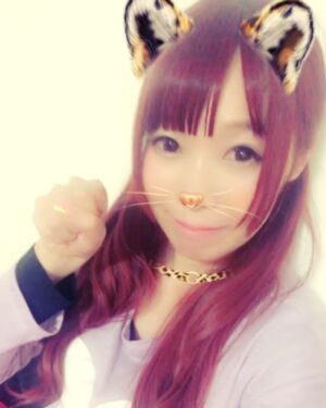 Eimi Naruse Instagram - みのりさんの真似しておやすみにゃー！☆ｗ😺✨ #cat風 #成瀬みのり