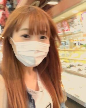 Eimi Naruse Instagram - 続☆おさんぽ動画♪✨キミと一緒にたこ焼き食べたい(*´∀`*)/！🐙💓✨
#えいそと大阪シリーズ☆
#若干雨に濡れた後である☂️💦
